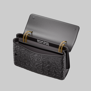 Signature Luxe Flap Medium – Black/Gold