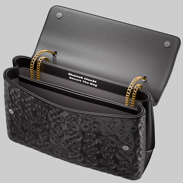 Signature Luxe Flap Large – Black/Gold